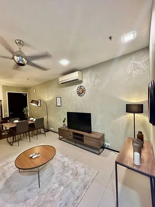 Apartment New Arcoris Mont Kiara Huge Balcony For 8 Pax 2 Bedroom -Garden- Kuala Lumpur